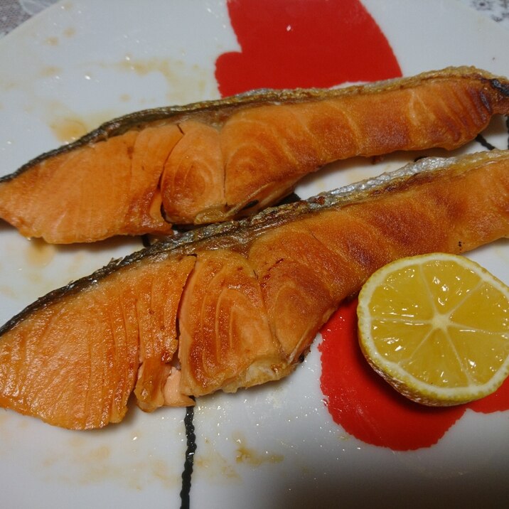 フライパンで ポン酢でいただく鮭の塩焼き レシピ 作り方 By あやめぇ 楽天レシピ フライパンで ポン酢でいただく鮭の塩焼き レシピ 作り方 By あやめぇ 楽天レシピ